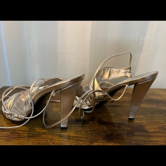 Roger Vivier Tie-Up Metallic Leather Sandal - Picture 6 of 7